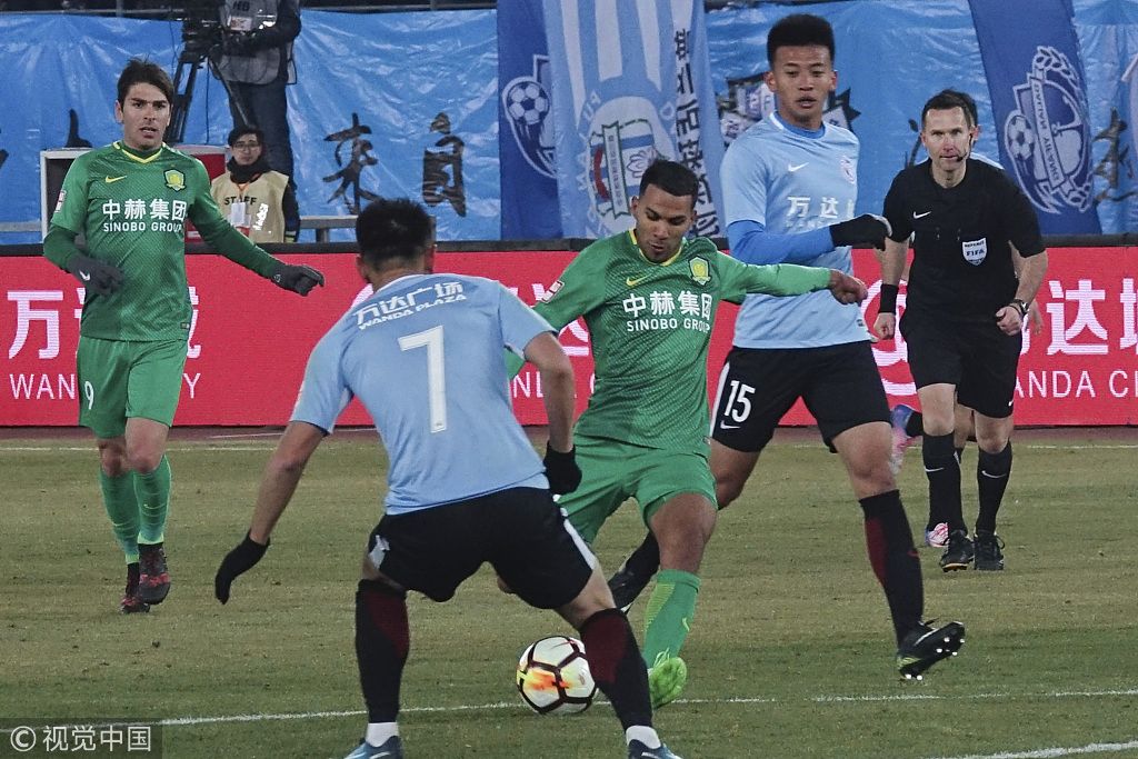 包含赛地聚焦——亚冠赛后热度飙升；埃因霍温临场应变；媒体盛赞；更衣室氛围转暖的词条米乐官方网址