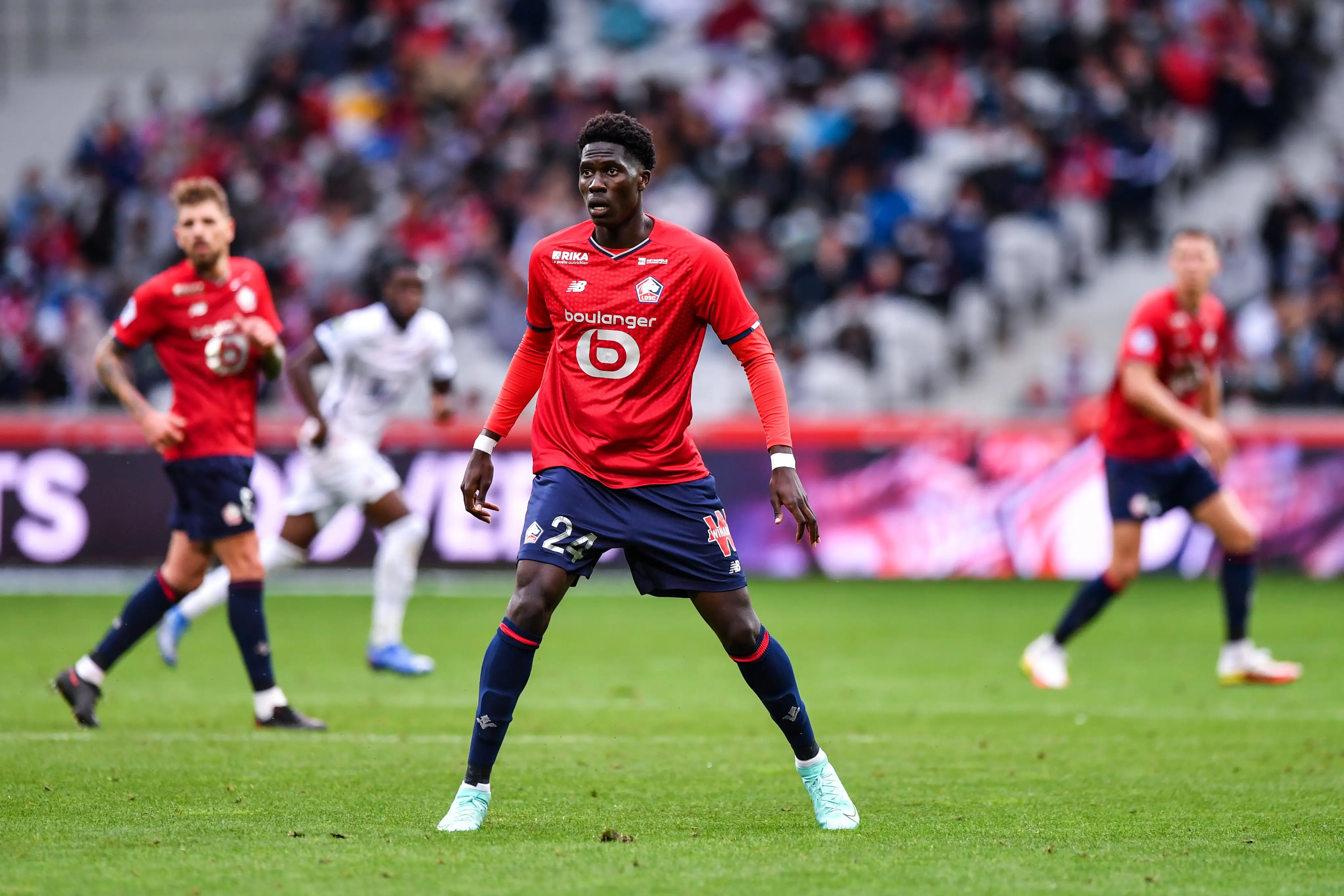 包含法甲关键时刻走向成谜，巴黎圣日耳曼防线松动，赛场秩序良好，团队化学反应显著的词条米乐官方网站